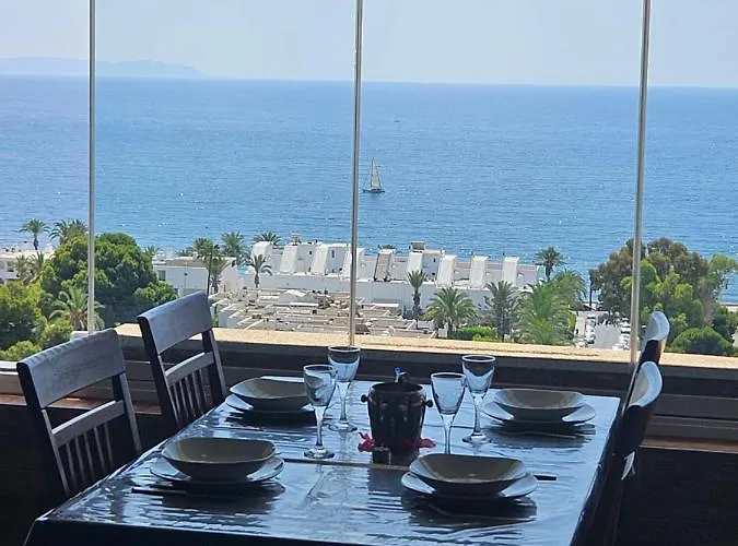 Mirando Al Mar
